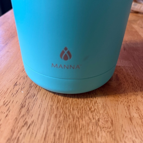 Manna Insulated Water Bottle - Picture 3 of 4